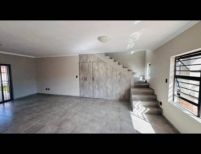 3 BEDROOM TOWNHOUSE FOR SALE IN WATERVAL EAST